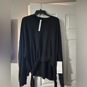 Never worn, tag still on LULULEMON oversized L/XL Black sweatshirt.